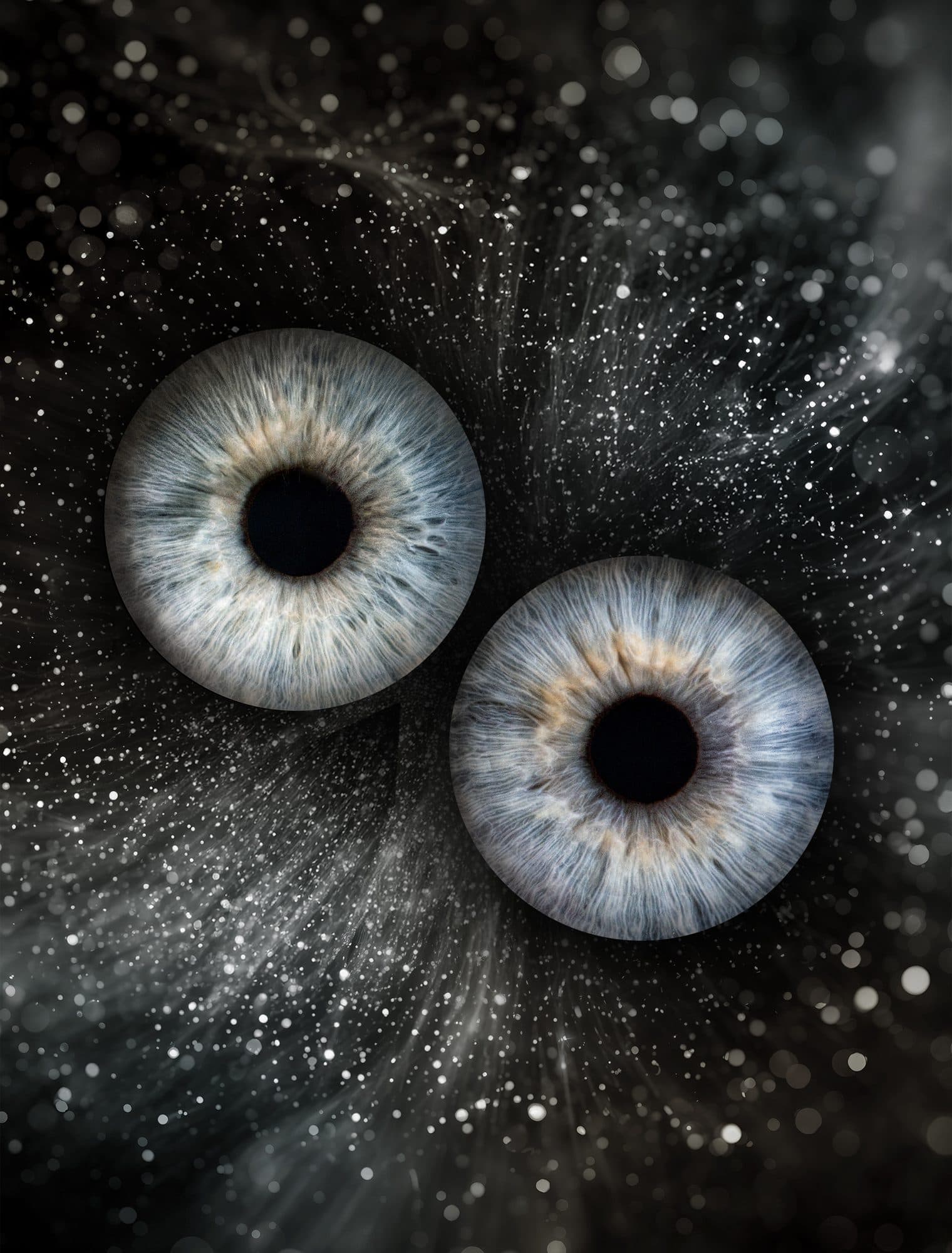 Deux iris bleus de près, sur un décor de poussière argentée